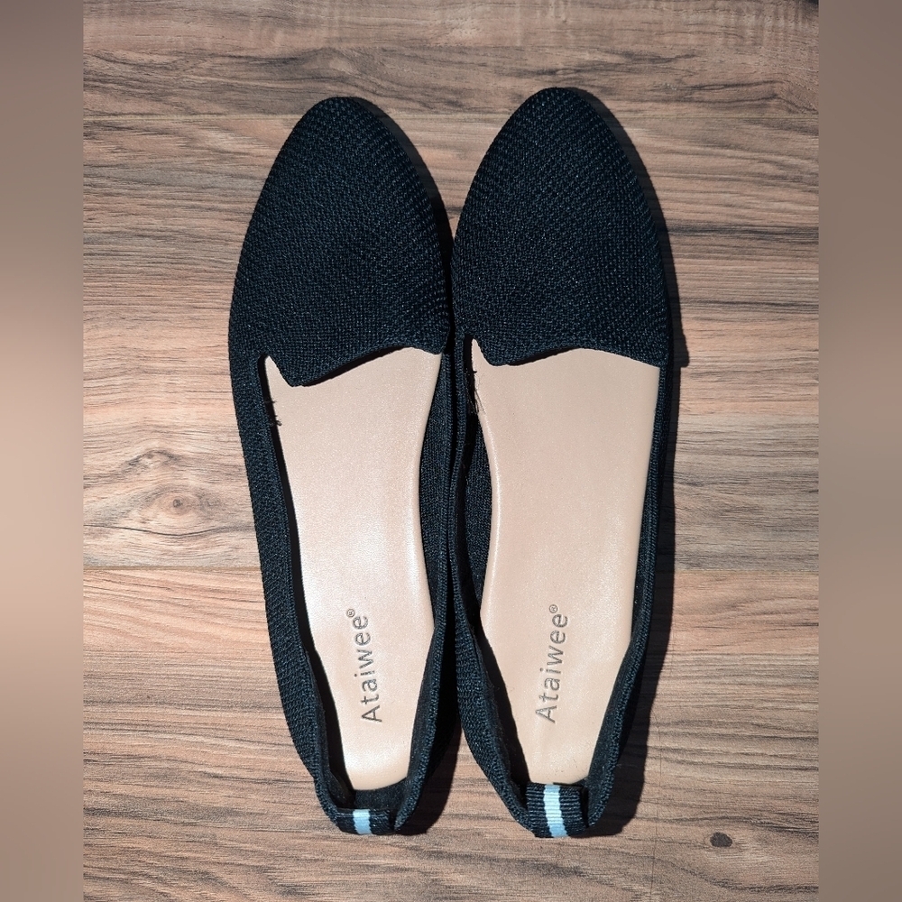 Ataiwee black flat loafers size 9. Women's black flats.